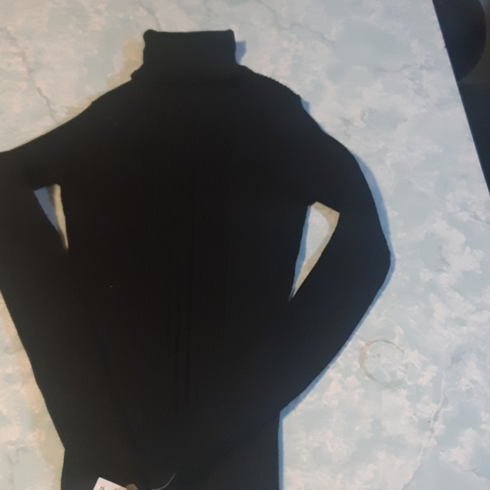 Womens Medium Black Turtle Nect